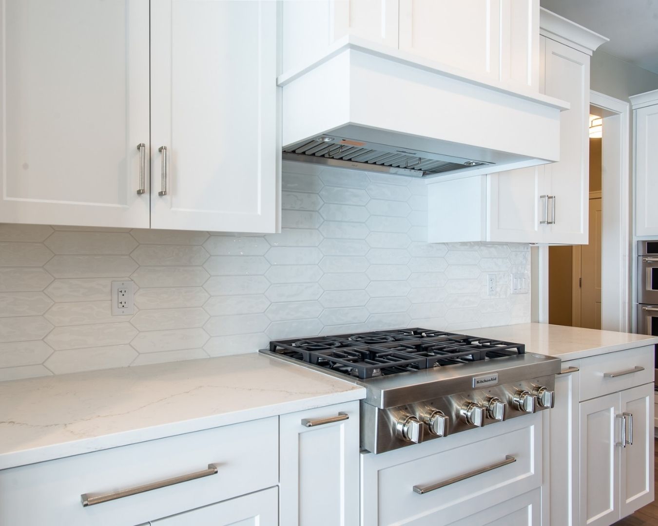 Kitchen tile backsplash